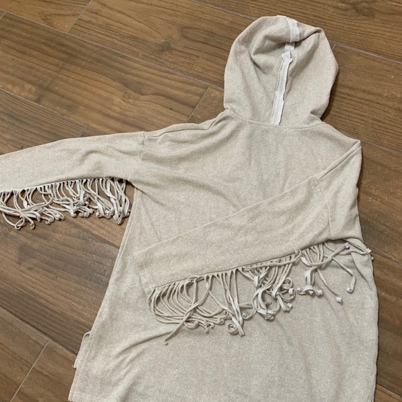 Boutique long sleeve hooded shirt - Picture 3 of 9